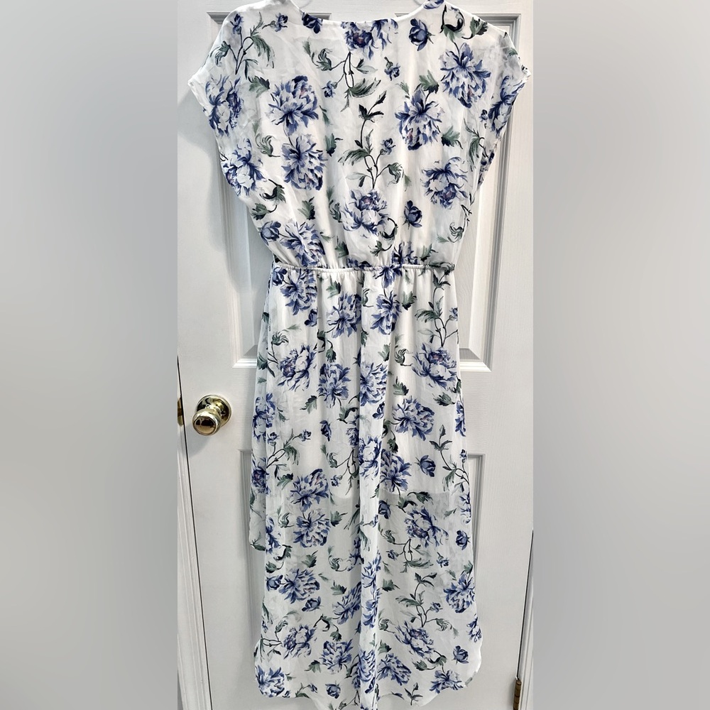 Lily Rose hi/low white dress w/blue flowers no sleeves Vneck & tie (junior’s L) - Picture 2 of 4